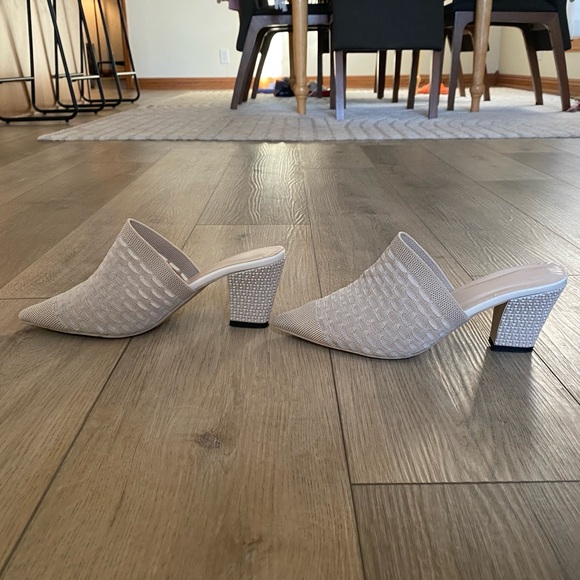 7.5 Beige cloth stretchy closed toe mule heels - Picture 3 of 5